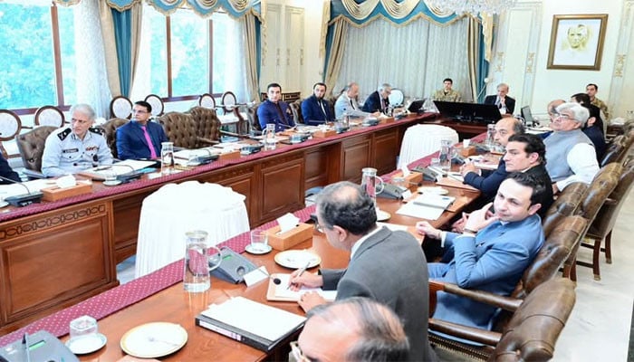 پاکستانی ایئر پورٹس پر مسافروں کی سہولت اولین ترجیح بنائی جائے، وزیراعظم