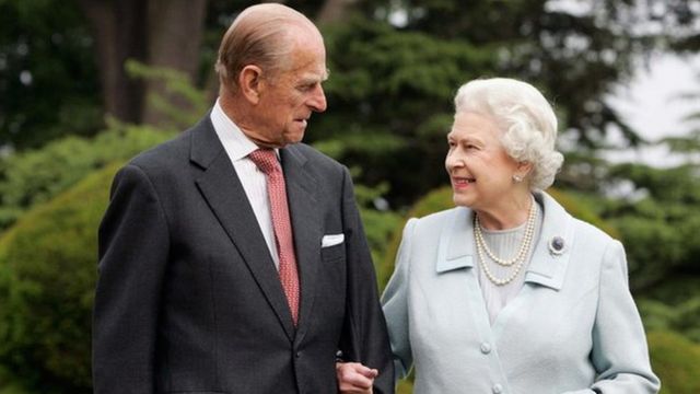 Queen Elizabeth and Prince Philip walk at Broadlands in Romsey, 2007