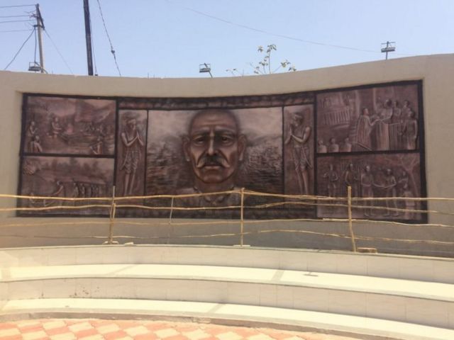 راجستھان کی سرحد سے پہاڑی کا گجرات میں پڑنے والا حصہ سامنے نظر آتا ہے۔