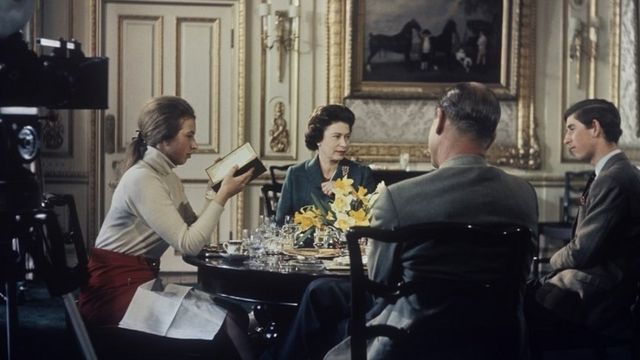 شاہی خاندان کی ذاتی اور عوامی زندگی پر مبنی فلم ، شہزادی این، شہزادہ چارلس، اور ملکہ ایلزبتھ