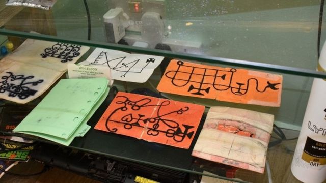 حسین کے بیڈ روم میں جادو ٹونے کی علامات ملیں