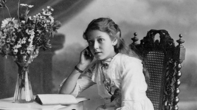 ایمی جانسن کی بچپن کی تصویر