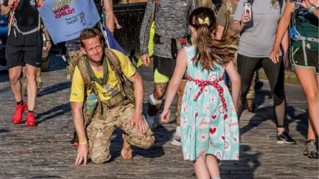 Hasti greeted her father after his 700-mile barefoot challenge in 2020