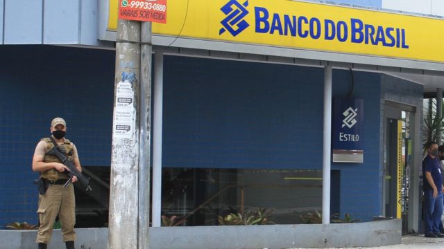 بینک آف برازیل کے لوٹنے کے واقعے کے بعد کی ایک فائل فوٹو