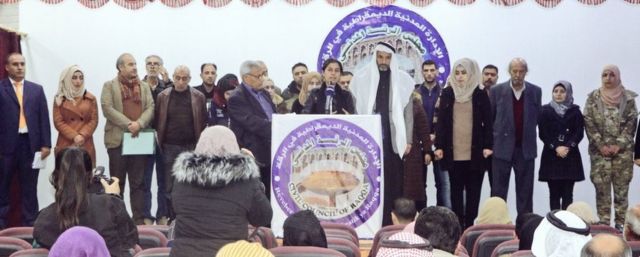 لیلیٰ مصطفیٰ سول کونسل رقہ میں تقریر کرتے ہوئے