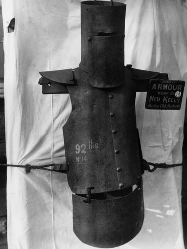 میوزیم میں پڑی اصل ذرہ بکتر