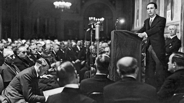 .گوئبلز ایک اعلی پائے کے مقرر اور پروپیگینڈا کے ماہر تھے