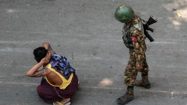 فوج اس کے خلاف ہونے والے مظاہروں سے سختی سے نمٹ رہی ہے۔