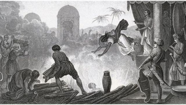 اپنے خاوند کے مرنے پر ان کی بیوائيں آگ میں کود کر جان دیتی ہیں