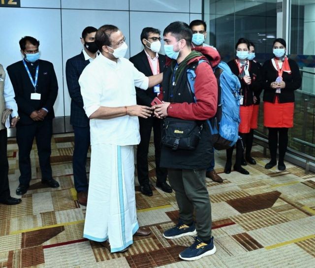 مرلی دھرن طلبہ کے ساتھ