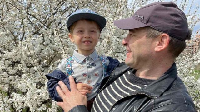 ماہیلو اپنے نواسے کے ساتھ