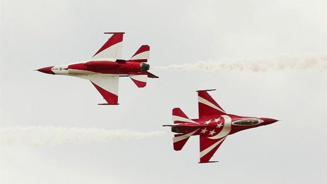 Two Singaporean F16s pass each other