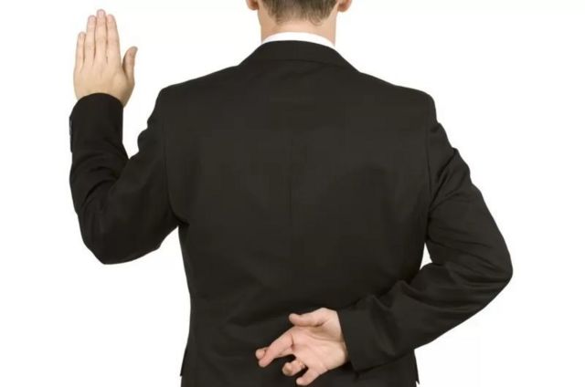 خود فریبی ہمیں خود کو بہتر دکھاتی ہے جبکہ حقیقت وہ نہیں ہوتی ہے