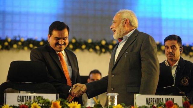 وزیراعظم نریندر مودی اور گوتم اڈانی