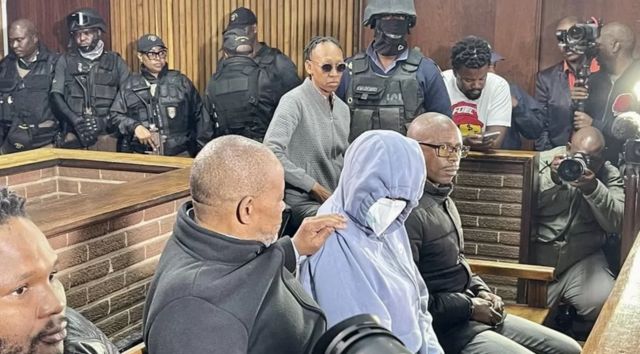 ڈاکٹر نندیفا اور ان کے والد سیکیلینی