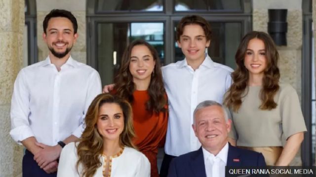 بادشاہ عبداللہ، ملکہ رانیہ اپنے بیٹوں اور بیٹیوں کے ہمراہ