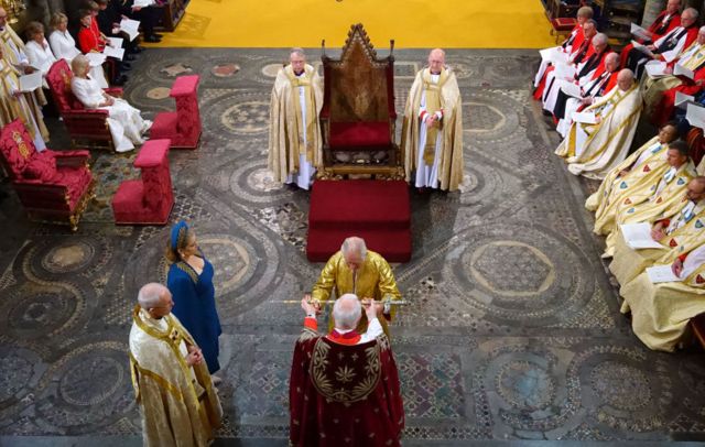 بادشاہ کی تاج پوشی