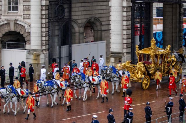 بادشاہ کی تاج پوشی