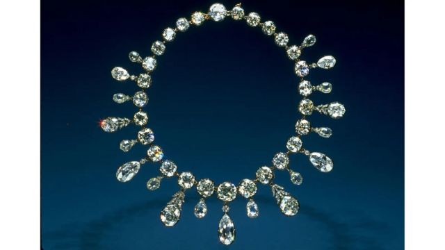 دس قیمتی اور تاریخی جواہرات