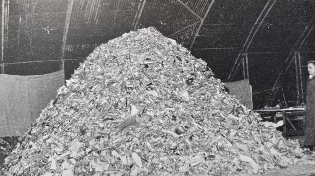 تباہ شدہ جہاز کے ٹکڑے