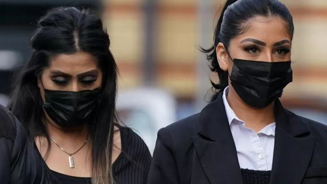 عنصرین بخاری (بائیں) اور ان کی بیٹی مہک بخاری کی تصویر