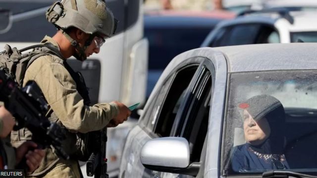 فلسطینیوں کو غرب اردن میں چوکیوں کا سامنا کرنا پڑتا ہے