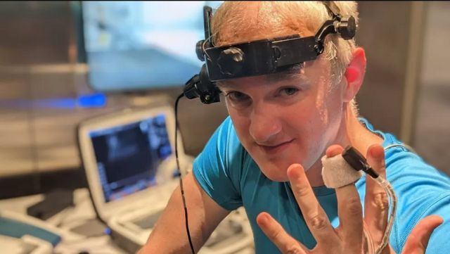 تجربے کے دوران جیمز گیلاگر