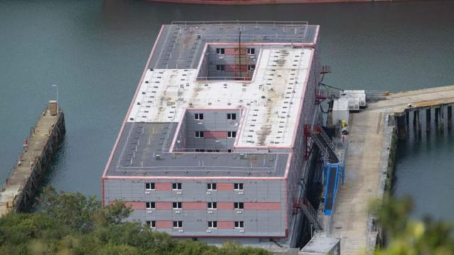 تارکین وطن کے لیے فلوٹنگ گھر