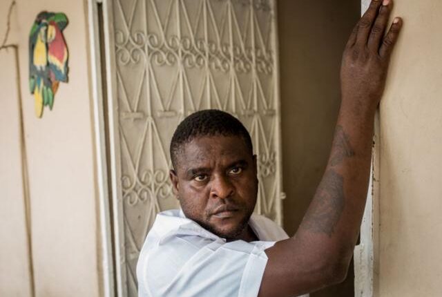 ہیٹی کے مرغی فروش کا بیٹا جو مسلح گروہ کا سربراہ بننے کے بعد اب وزیراعظم سے استعفیٰ مانگ رہا ہے