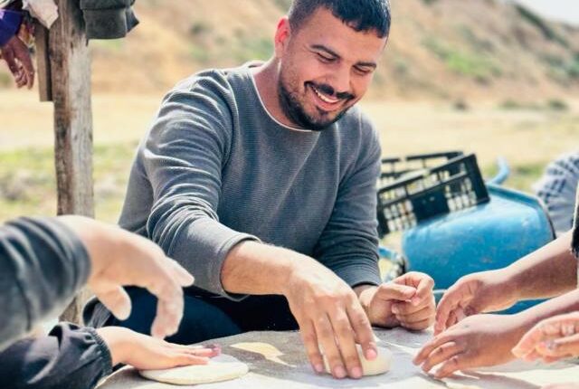 فلسطینی امدادی کارکنان ضرورت مندوں تک امداد پہنچانے کے لیے ہر روز اپنی جان پر کھیل رہے ہیں